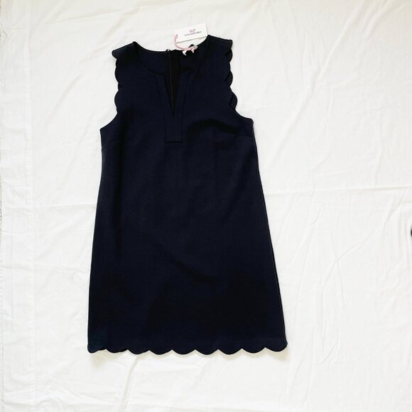 Vineyard Vines Dresses & Skirts - Vineyard Vines Jet Black Solid Scalloped Pointe Dress size 10 NWT